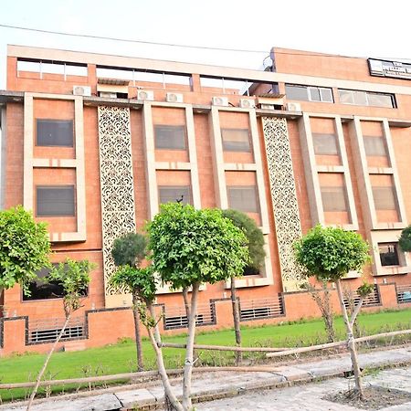 The Dwelling Inn Greater Noida Kültér fotó