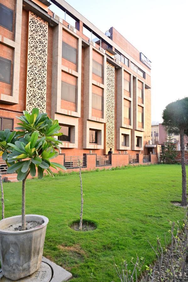 The Dwelling Inn Greater Noida Kültér fotó