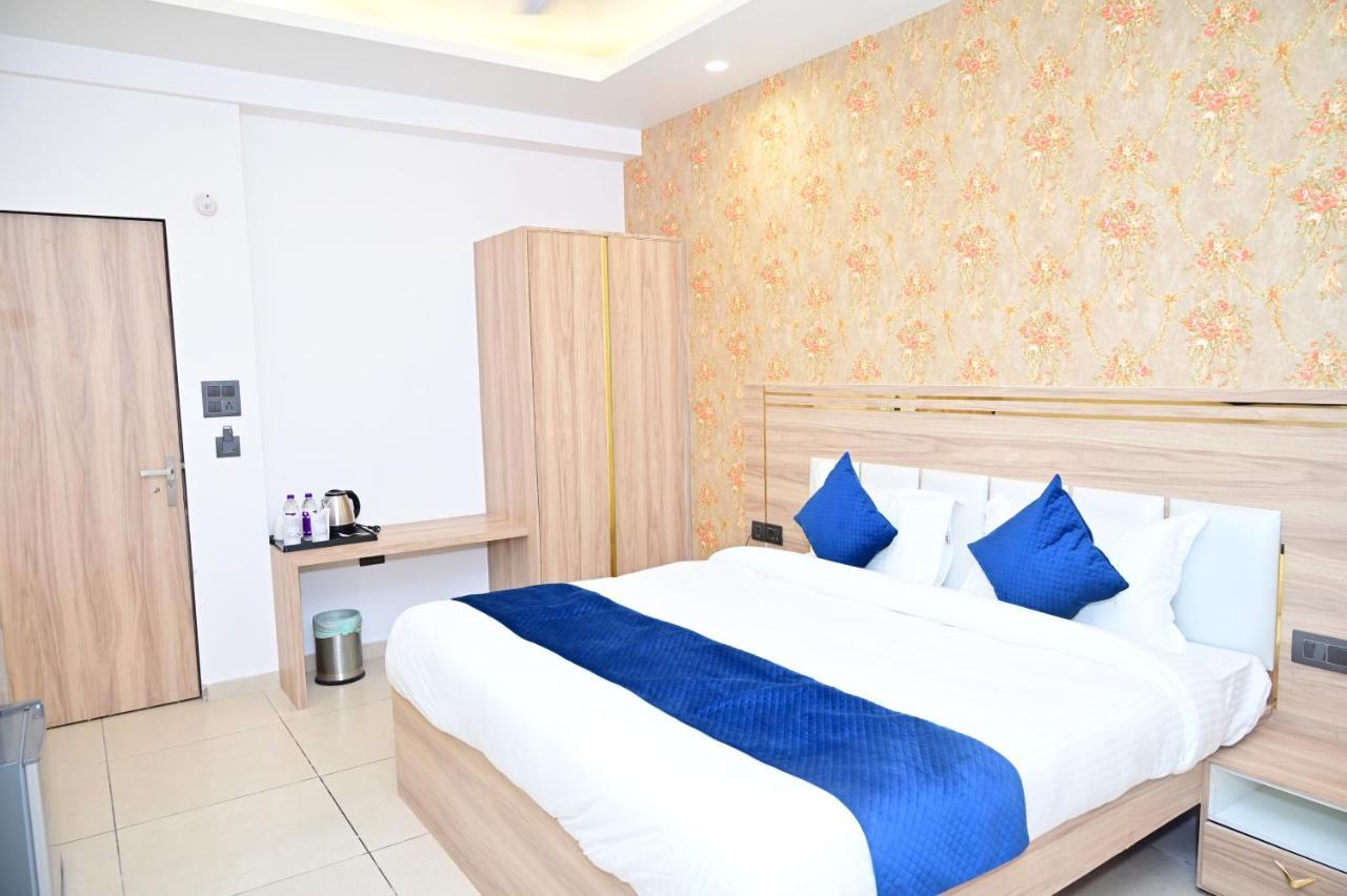 The Dwelling Inn Greater Noida Kültér fotó