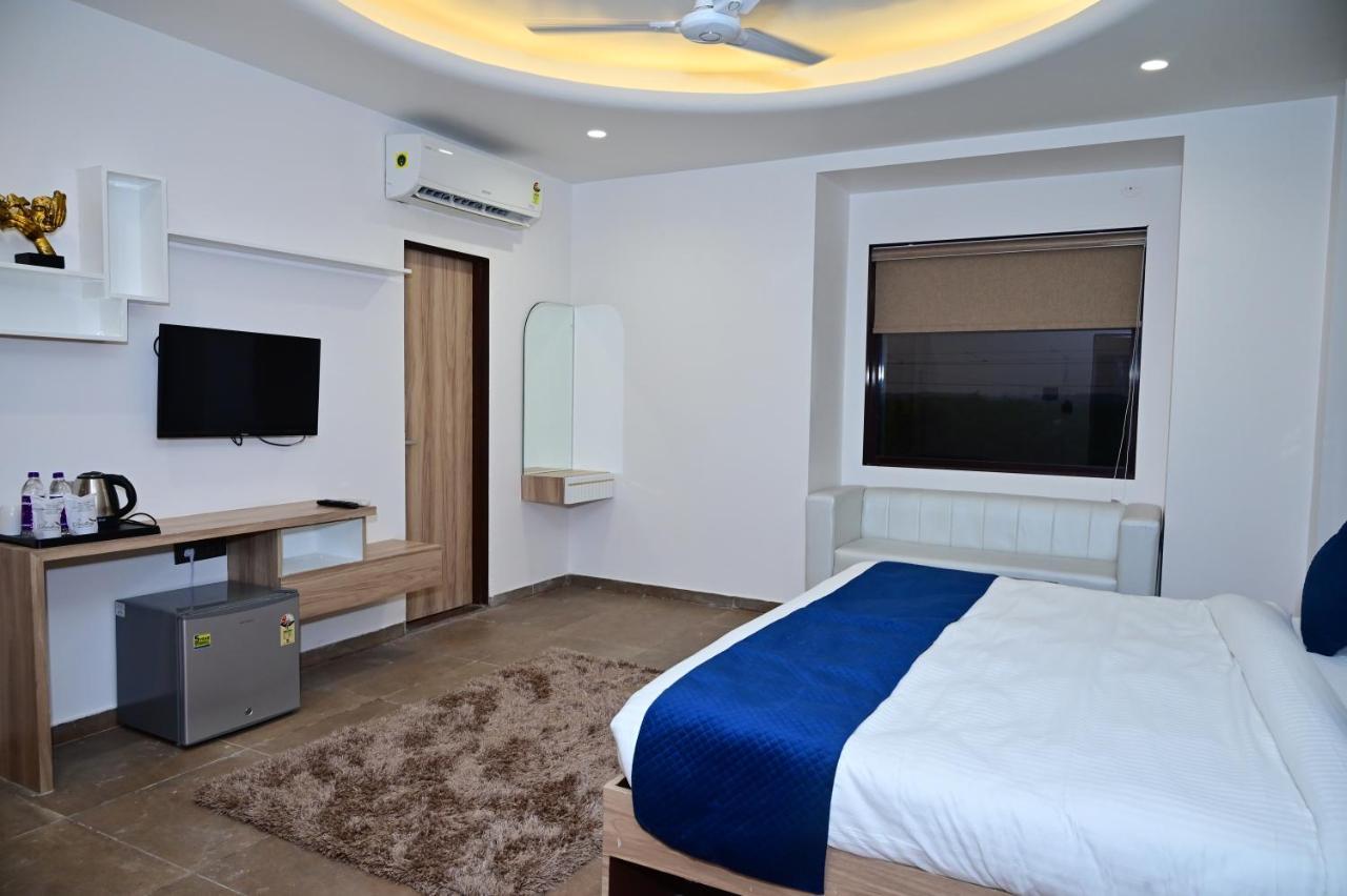 The Dwelling Inn Greater Noida Kültér fotó