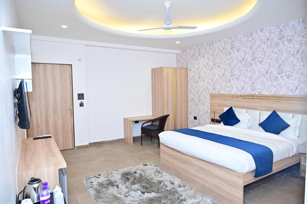 The Dwelling Inn Greater Noida Kültér fotó