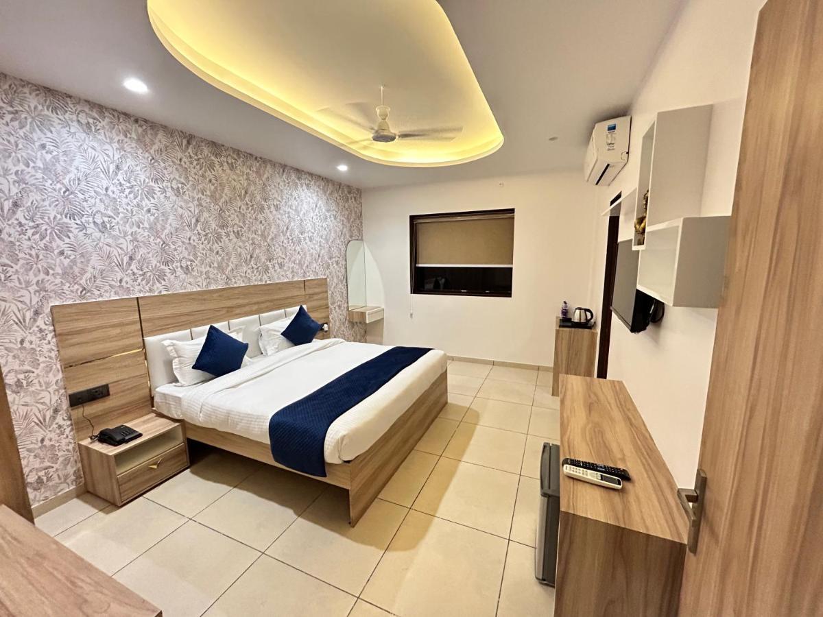 The Dwelling Inn Greater Noida Kültér fotó