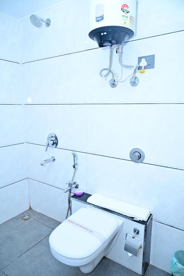The Dwelling Inn Greater Noida Kültér fotó