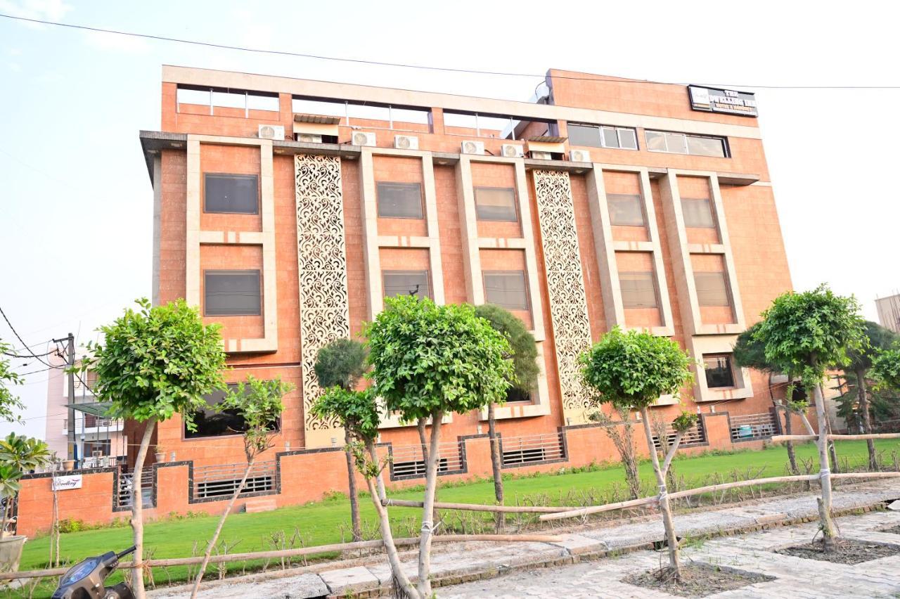 The Dwelling Inn Greater Noida Kültér fotó